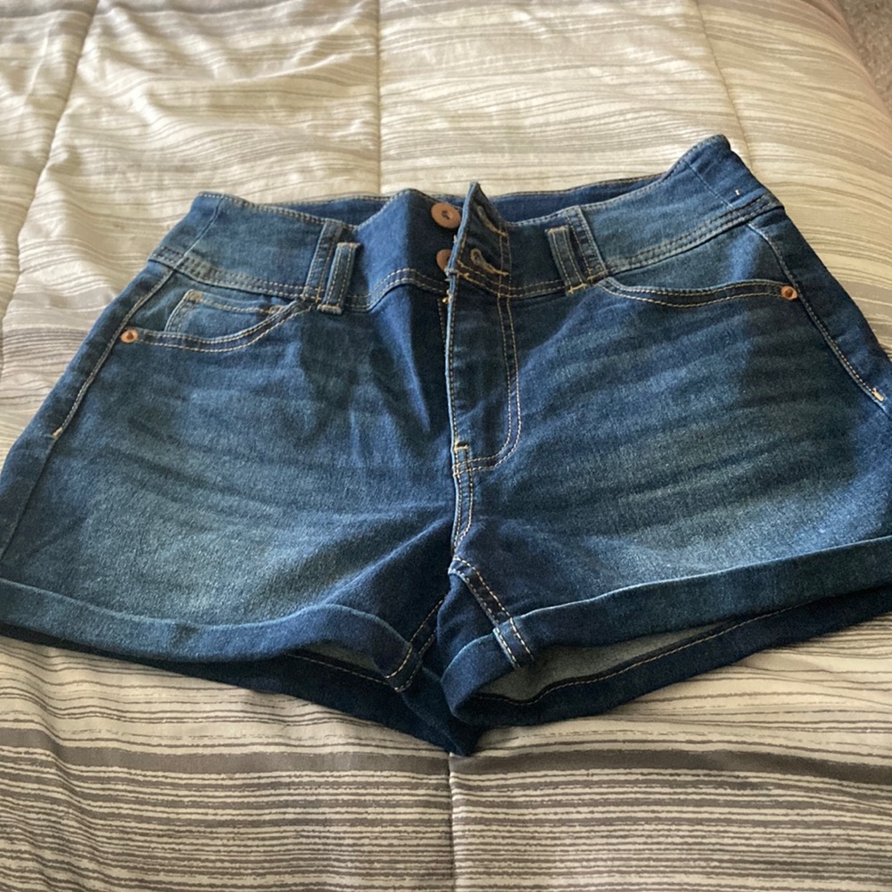 Womens/Juniors high rise Jean shorts